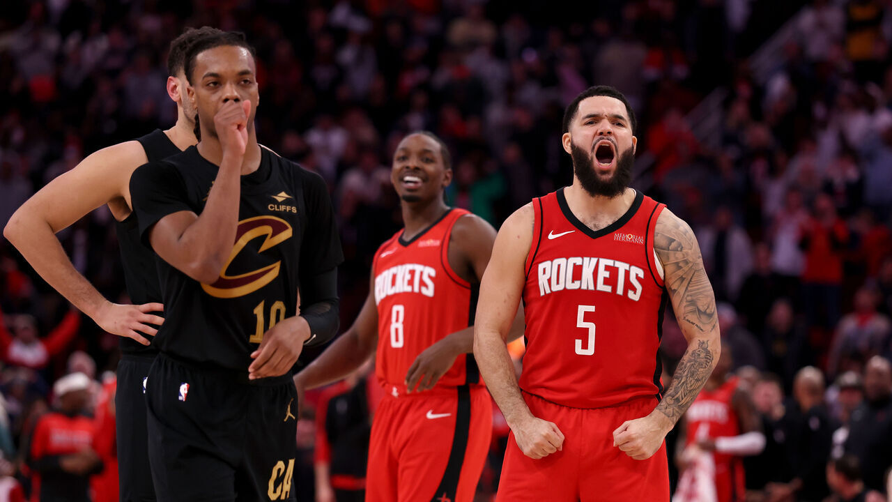 HOUSTON, TEXAS - JANUARY 22: Fred VanVleet #5 of the Houston Rockets attempts to distract Darius Garland #10 of the Cleveland Cavaliers before a free throw in the fourth quarter at Toyota Center on January 22, 2025 in Houston, Texas. NOTE TO USER: User expressly acknowledges and agrees that, by downloading and/or using this photograph, user is consenting to the terms and conditions of the Getty Images License Agreement.