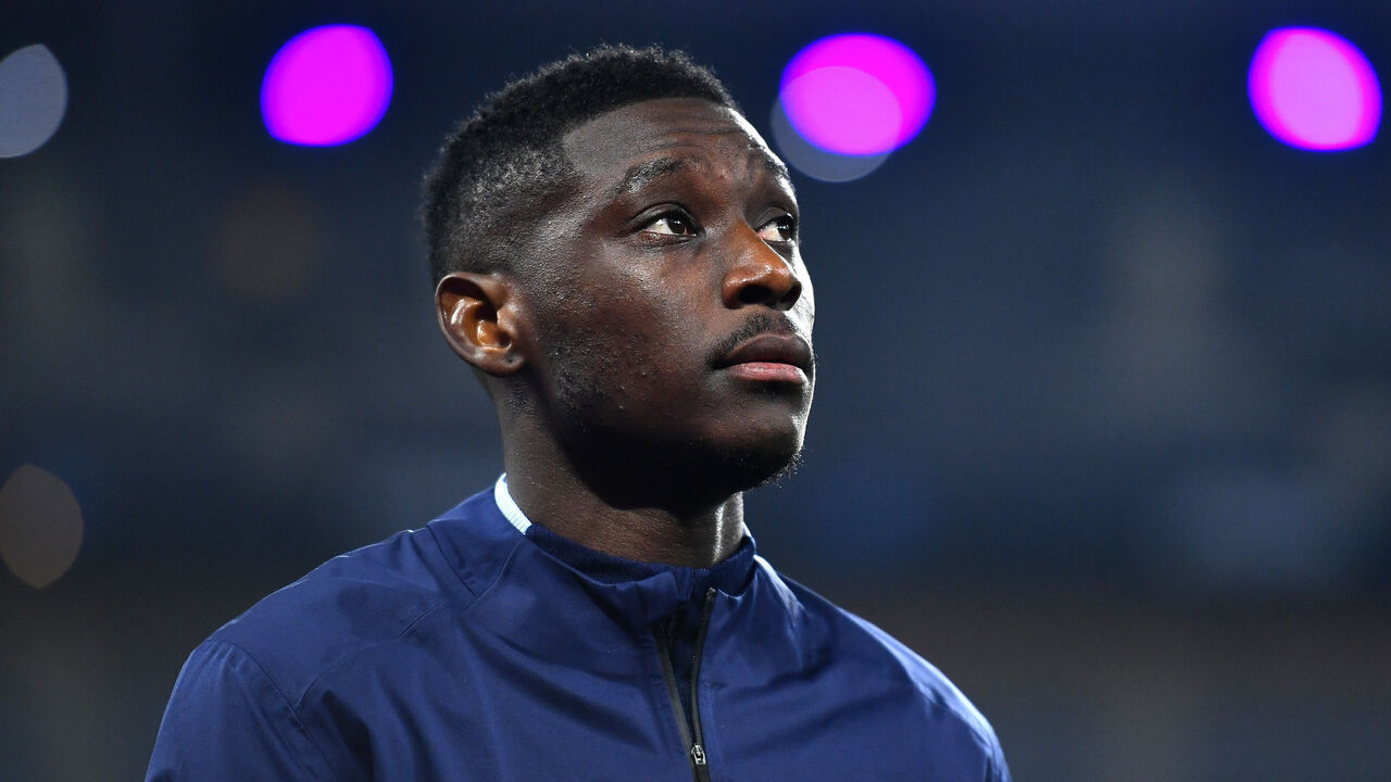 PARIS, FRANCE - NOVEMBER 14: Randal Kolo Muani of France warms up prior to the UEFA Nations League 2024/25 League A Group A2 match between France and Israel at on November 14, 2024 in Paris, France.
