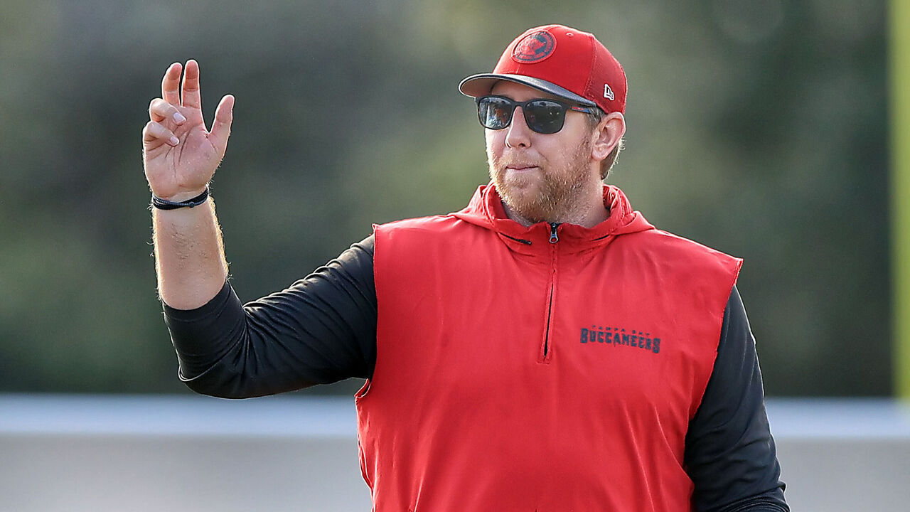 TAMPA, FL - AUG 06: Tampa Bay Buccaneers Offensive Coordinator Liam Coen gives instructions during Training Camp on August 06, 2024 at the AdventHealth Training Center at One Buccaneer Place in Tampa, Florida.