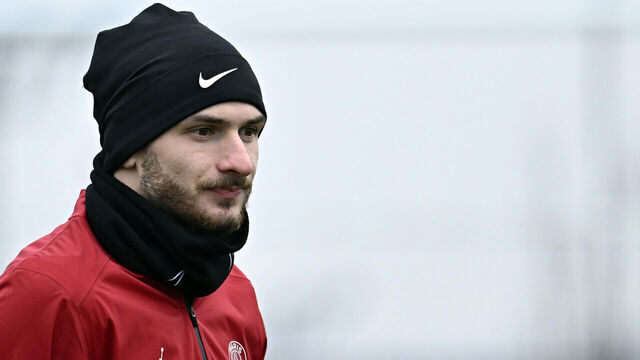 PARIS, FRANCE - JANUARY 20: Khvicha Kvaratskhelia looks on during a Paris Saint-Germain training session at Campus PSG on January 20, 2025 in Paris, France.