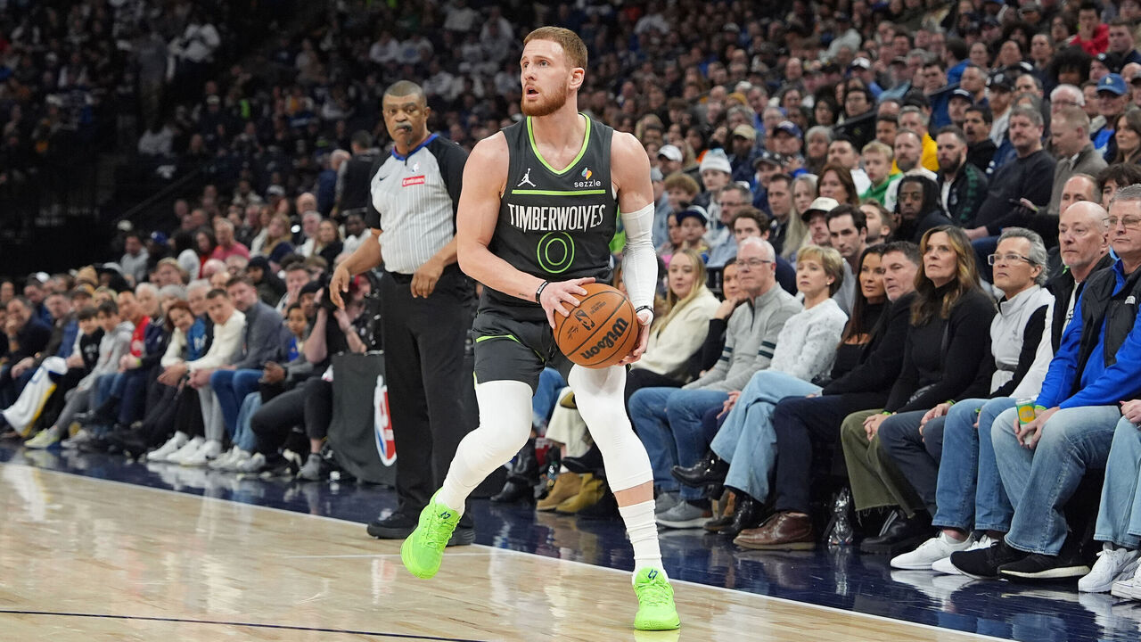 MINNEAPOLIS, MN - JANUARY 15: Donte DiVincenzo #0 of the Minnesota Timberwolves shoots a three point basket during the game against the Golden State Warriors on January 15, 2025 at Target Center in Minneapolis, Minnesota. Mandatory Copyright Notice: Copyright 2025 NBAE