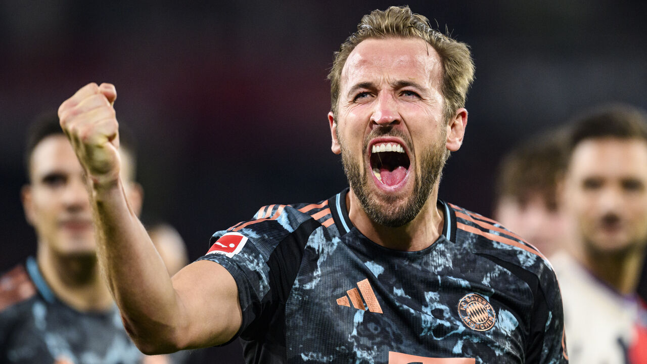25 January 2025, Baden-Württemberg, Freiburg im Breisgau: Soccer: Bundesliga, SC Freiburg - Bayern Munich, Matchday 19, Europa-Park Stadium. Munich's Harry Kane celebrates after the game. Photo: Tom Weller/dpa - IMPORTANT NOTE: In accordance with the regulations of the DFL German Football League and the DFB German Football Association, it is prohibited to utilize or have utilized photographs taken in the stadium and/or of the match in the form of sequential images and/or video-like photo series.