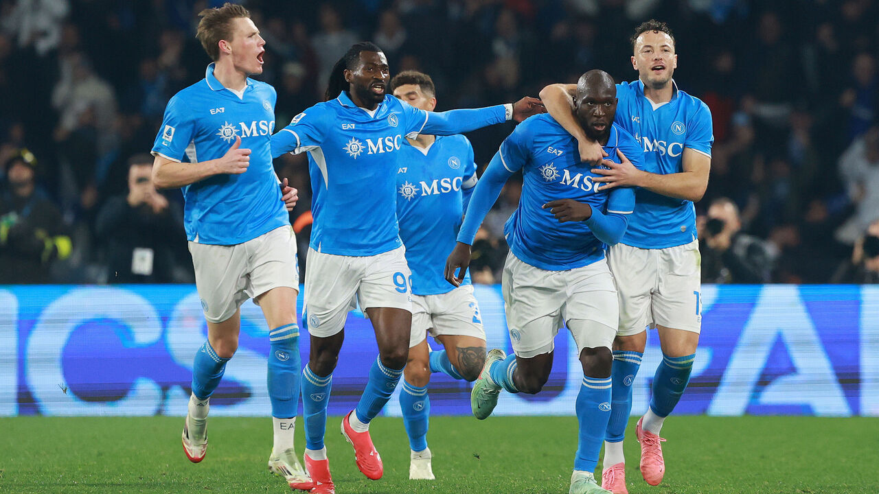NAPLES, ITALY - JANUARY 25: Romelu Lukaku of Napoli celebrates after scoring his side second goal during the Serie A match between Napoli and Juventus at Stadio Diego Armando Maradona on January 25, 2025 in Naples, Italy.
