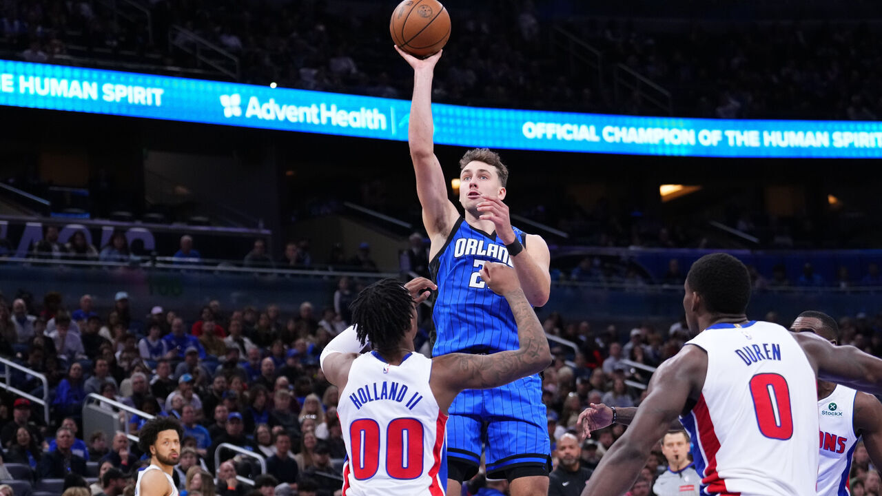 ORLANDO, FLORIDA - JANUARY 25: Franz Wagner #22 of the Orlando Magic goes up for a shot against Ronald Holland II #00 of the Detroit Pistons during the fourth quarter at Kia Center on January 25, 2025 in Orlando, Florida.