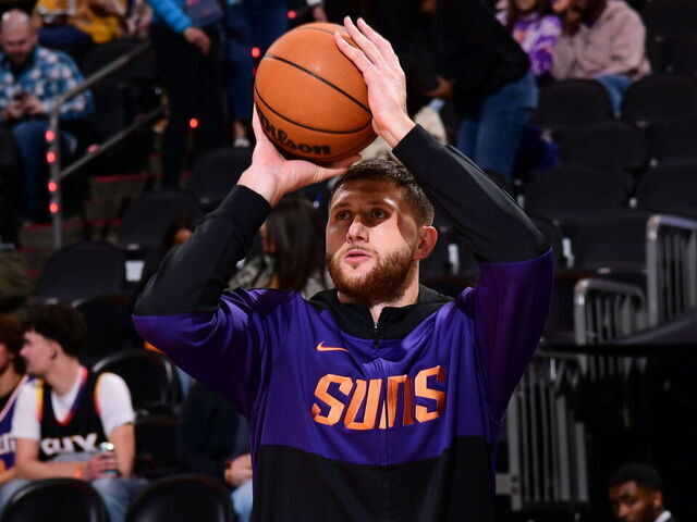 PHOENIX, AZ - JANUARY 9: Jusuf Nurkic #20 of the Phoenix Suns warms up before the game against the Atlanta Hawks on January 9, 2025 at Footprint Center in Phoenix, Arizona. Mandatory Copyright Notice: Copyright 2025 NBAE