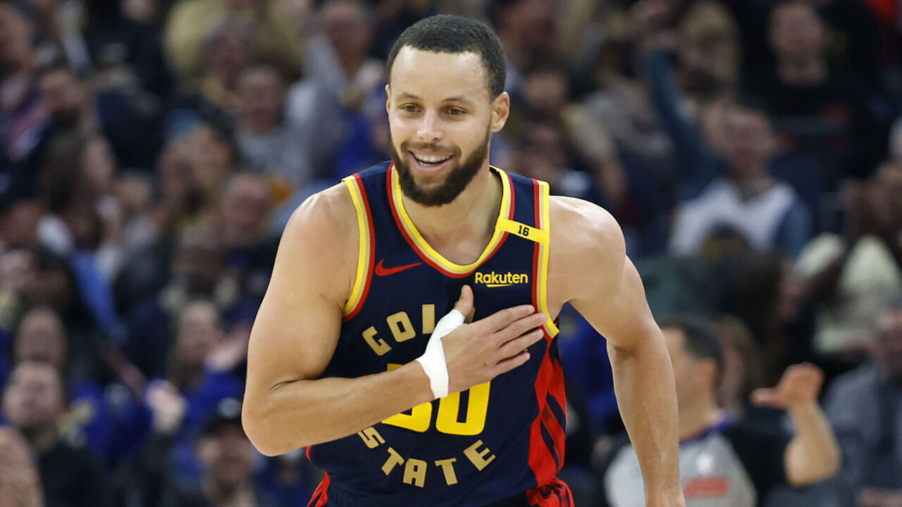 SAN FRANCISCO, CALIFORNIA - JANUARY 23: Stephen Curry #30 of the Golden State Warriors reacts after making a three-point shot against the Chicago Bulls during the second half of an NBA basketball game at Chase Center on January 23, 2025 in San Francisco, California.