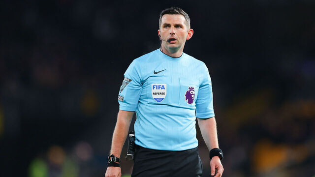 WOLVERHAMPTON, ENGLAND - JANUARY 25: Referee Michael Oliver during the Premier League match between Wolverhampton Wanderers FC and Arsenal FC at Molineux on January 25, 2025 in Wolverhampton, England.