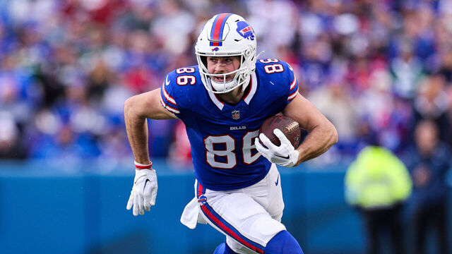 ORCHARD PARK, NEW YORK - DECEMBER 29: Dalton Kincaid #86 of the Buffalo Bills runs with the ball during the third quarter against the New York Jets at Highmark Stadium on December 29, 2024 in Orchard Park, New York.