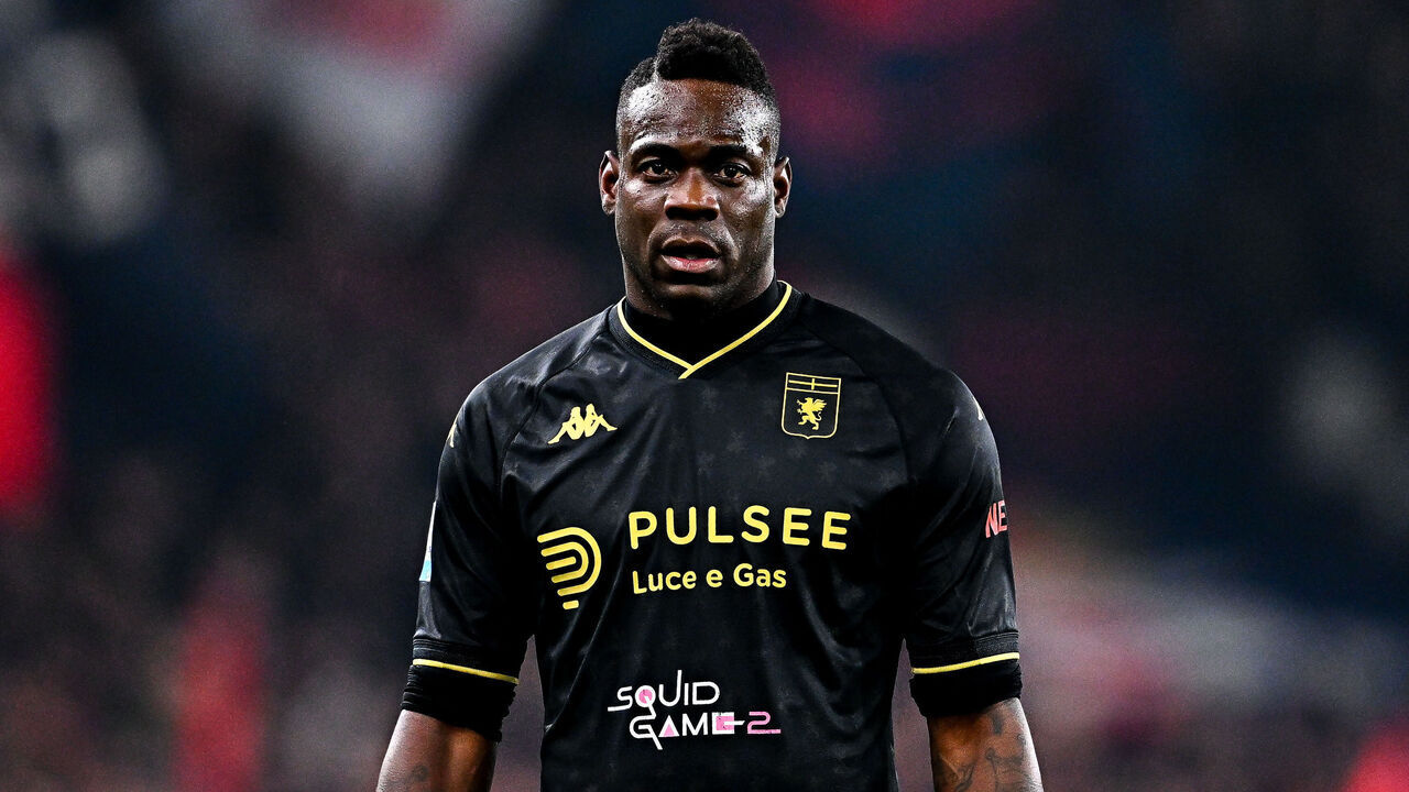 GENOA, ITALY - DECEMBER 21: Mario Balotelli of Genoa looks on during the Serie A match between Genoa and Napoli at Stadio Luigi Ferraris on December 21, 2024 in Genoa, Italy.