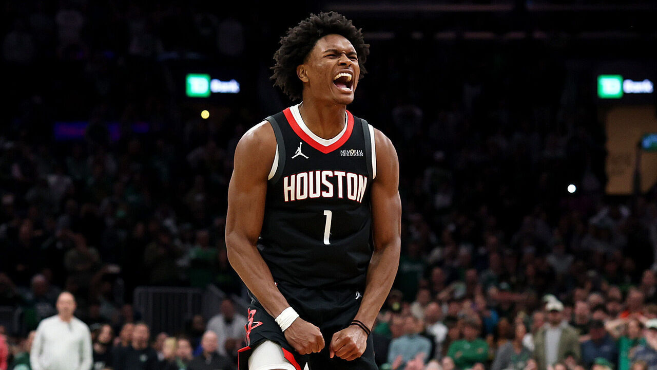 BOSTON, MASSACHUSETTS - JANUARY 27: Amen Thompson #1 of the Houston Rockets celebrates after scoring the game winning basket against the Boston Celtics during the second half at TD Garden on January 27, 2025 in Boston, Massachusetts. The Rockets defeat the Celtics 114-112.