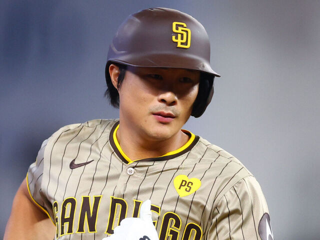 MIAMI, FLORIDA - AUGUST 11: Ha-Seong Kim #7 of the San Diego Padres rounds the bases during the ninth inning of the game against the Miami Marlins at loanDepot park on August 11, 2024 in Miami, Florida.