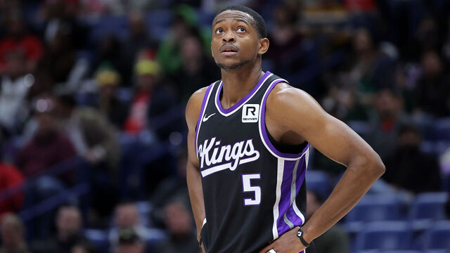 NEW ORLEANS, LOUISIANA - DECEMBER 12: De'Aaron Fox #5 of the Sacramento Kings reacts against the New Orleans Pelicans during a game at the Smoothie King Center on December 12, 2024 in New Orleans, Louisiana.