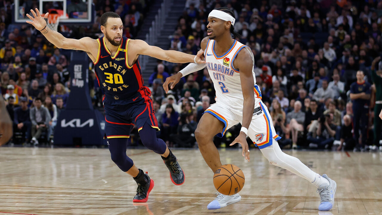 SAN FRANCISCO, CALIFORNIA - JANUARY 29: Shai Gilgeous-Alexander #2 of the Oklahoma City Thunder drives to the basket against Stephen Curry #30 of the Golden State Warriors in the fourth quarter at Chase Center on January 29, 2025 in San Francisco, California.
