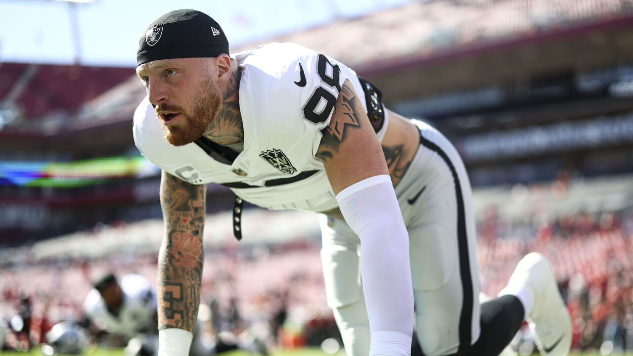 TAMPA, FLORIDA - DECEMBER 8: Maxx Crosby #98 of the Las Vegas Raiders stretches prior to an NFL football game against the Tampa Bay Buccaneers at Raymond James Stadium on December 8, 2024 in Tampa, Florida.