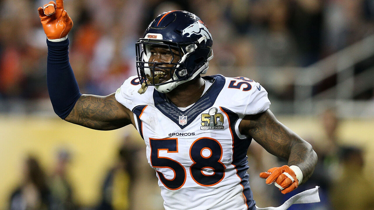 SANTA CLARA, CA - FEBRUARY 07: Von Miller #58 of the Denver Broncos reacts after a play against the Carolina Panthers in the fourth quarter during Super Bowl 50 at Levi's Stadium on February 7, 2016 in Santa Clara, California.