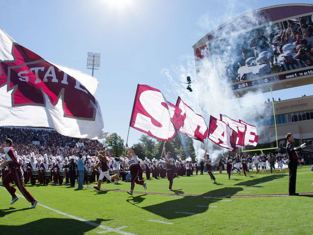 Mississippi State allows 4-star DE Simmons to enroll, despite assault charge