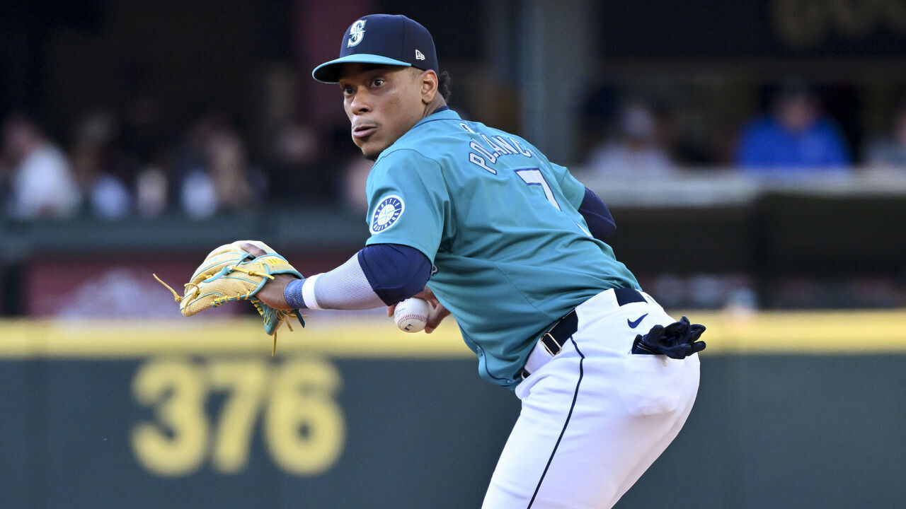 SEATTLE, WASHINGTON - JULY 20: Jorge Polanco #7 of the Seattle Mariners looks to throw to first base during the first inning against the Houston Astros at T-Mobile Park on July 20, 2024 in Seattle, Washington.