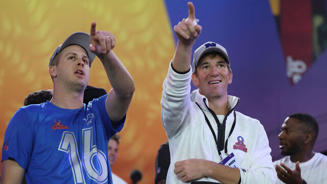 ORLANDO, FL - JANUARY 30: Eli Manning and Detroit Lions Jared Goff point to the targets before the Pro Bowl Skills Showdown on Thursday, January 30, 2025 at UCF in Orlando, FL.