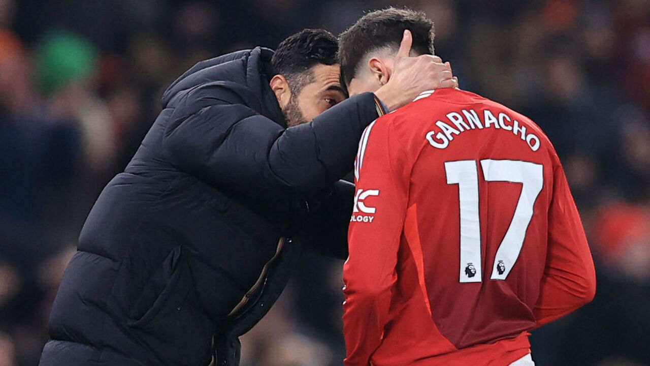 MANCHESTER, ENGLAND - JANUARY 16: Manchester United manager Ruben Amorim speaks with Alejandro Garnacho during the Premier League match between Manchester United FC and Southampton FC at Old Trafford on January 16, 2025 in Manchester, England.