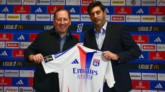 TOPSHOT - French football club Olympique Lyonnais' (OL) President John Textor (L) and the club's new Portuguese head coach Paulo Fonseca hold a club jersey during a press conference in Decines Charpieu, near Lyon, central-eastern France, on January 31, 2025.