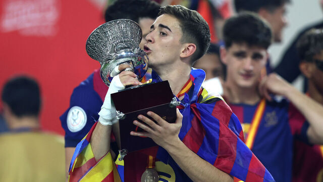 JEDDAH, SAUDI ARABIA - JANUARY 12: Gavi of FC Barcelona celebrates with the Supercopa de Espana trophy during the trophy presentation after the Spanish Super Cup Final between Real Madrid and FC Barcelona at King Abdullah Sports City on January 12, 2025 in Jeddah, Saudi Arabia.