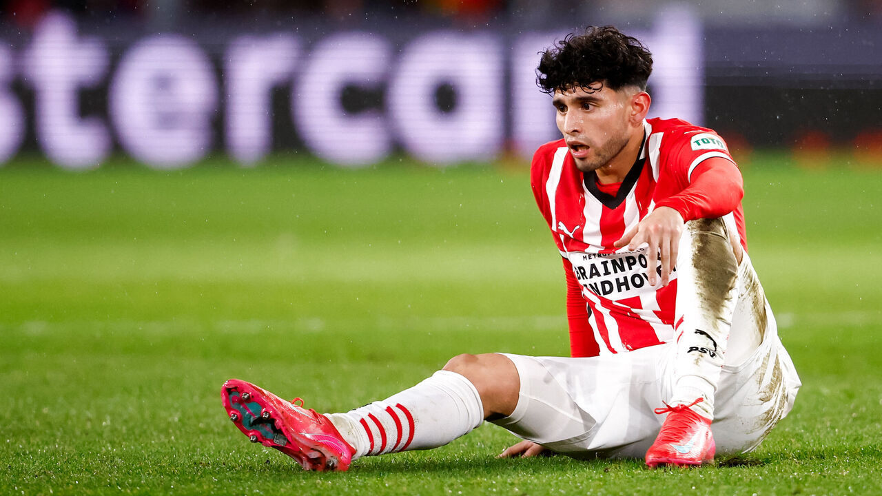 EINDHOVEN, NETHERLANDS - JANUARY 29: Ricardo Pepi of PSV sitting on the pitch and looks surprised during the UEFA Champions League 2024/25 League Phase MD8 match between PSV Eindhoven and Liverpool FC at PSV Stadion on January 29, 2025 in Eindhoven, Netherlands.