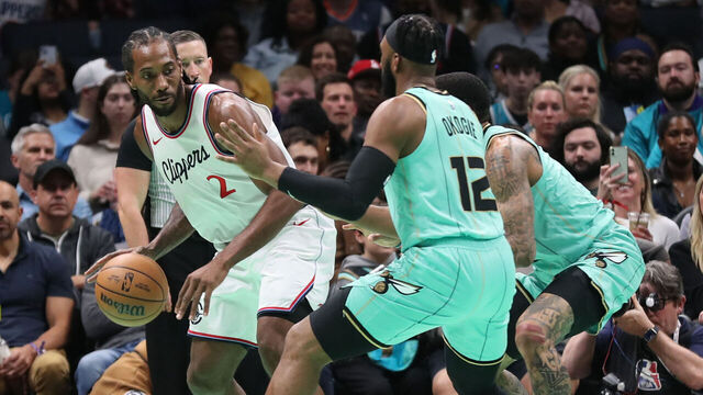 CHARLOTTE, NC - JANUARY 31: Kawhi Leonard #2 of the LA Clippers handles the ball during the game against the Charlotte Hornets on January 31, 2025 at Spectrum Center in Charlotte, North Carolina. Mandatory Copyright Notice: Copyright 2024 NBAE