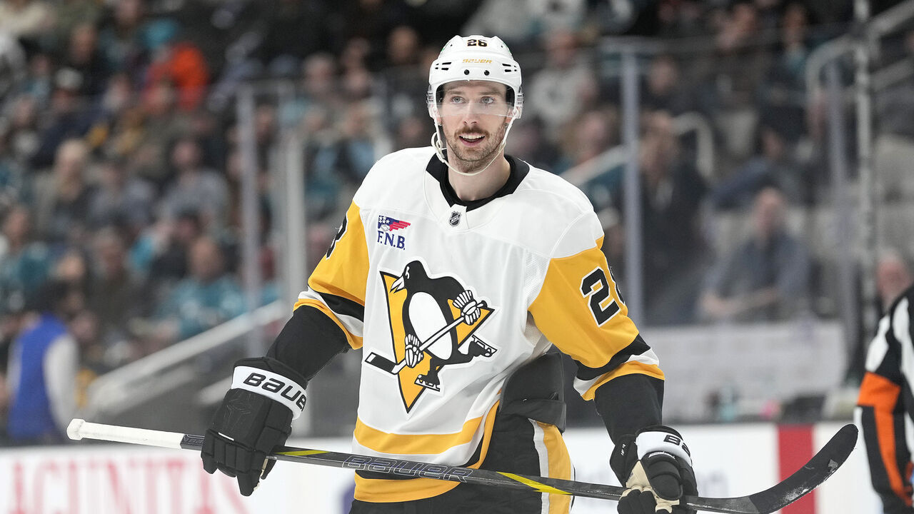 SAN JOSE, CALIFORNIA - JANUARY 27: Marcus Pettersson #28 of the Pittsburgh Penguins looks on against the San Jose Sharks during the third period of an NHL hockey game at SAP Center on January 27, 2025 in San Jose, California.