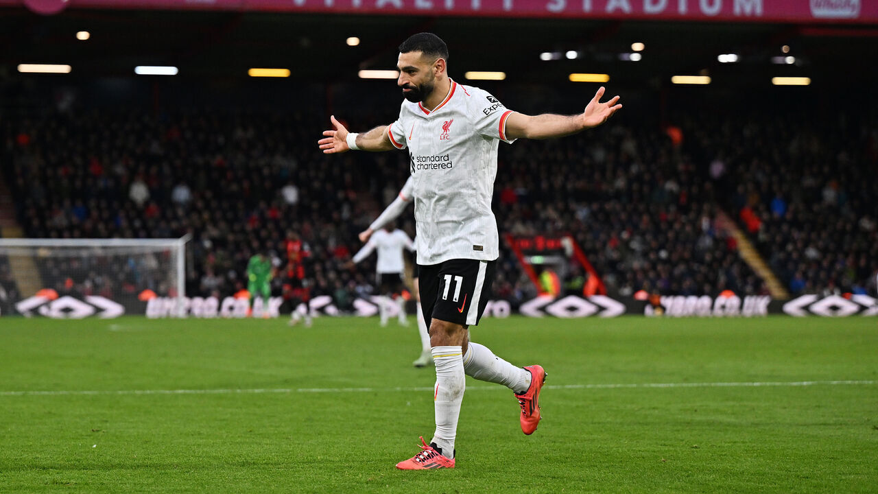 BOURNEMOUTH, ENGLAND - FEBRUARY 01: (THE SUN OUT, THE SUN ON SUNDAY OUT) Mohamed Salah of Liverpool celebrates scoring his team's second goal during the Premier League match between AFC Bournemouth and Liverpool FC at Vitality Stadium on February 01, 2025 in Bournemouth, England.