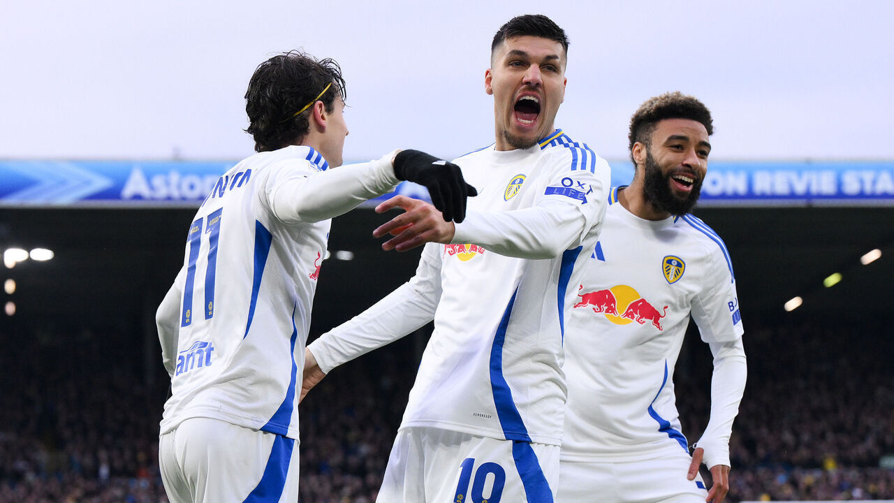 LEEDS, ENGLAND - FEBRUARY 01: Brenden Aaronson of Leeds United (L) celebrates scoring his team's first goal with Joel Piroe of Leeds United (C) during the Sky Bet Championship match between Leeds United FC and Cardiff City FC at Elland Road on February 01, 2025 in Leeds, England.
