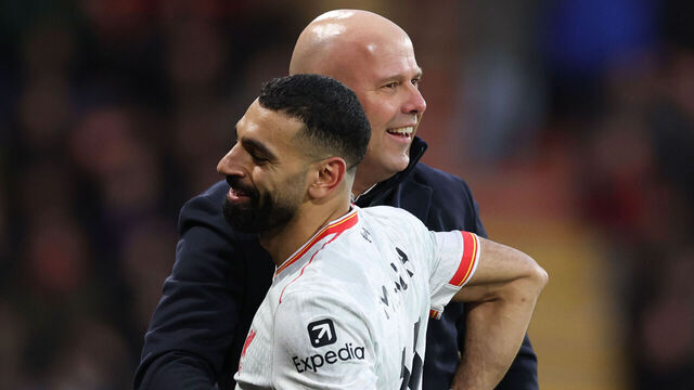 BOURNEMOUTH, ENGLAND - FEBRUARY 01: Arne Slot Manager of Liverpool celebrates with Mohamed Salah during the Premier League match between AFC Bournemouth and Liverpool FC at Vitality Stadium on February 01, 2025 in Bournemouth, England.