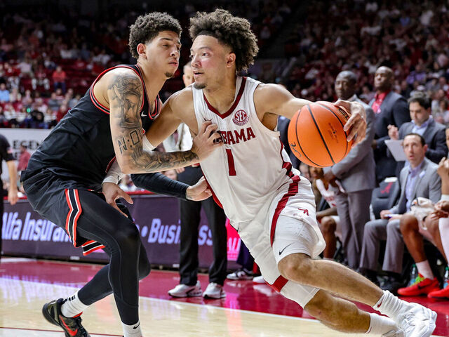 TUSCALOOSA, ALABAMA - FEBRUARY 1: Mark Sears #1 of the Alabama Crimson Tide drives to the basket during the second half against Dakota Leffew #1 of the Georgia Bulldogs at Coleman Coliseum on February 1, 2025 in Tuscaloosa, Alabama.