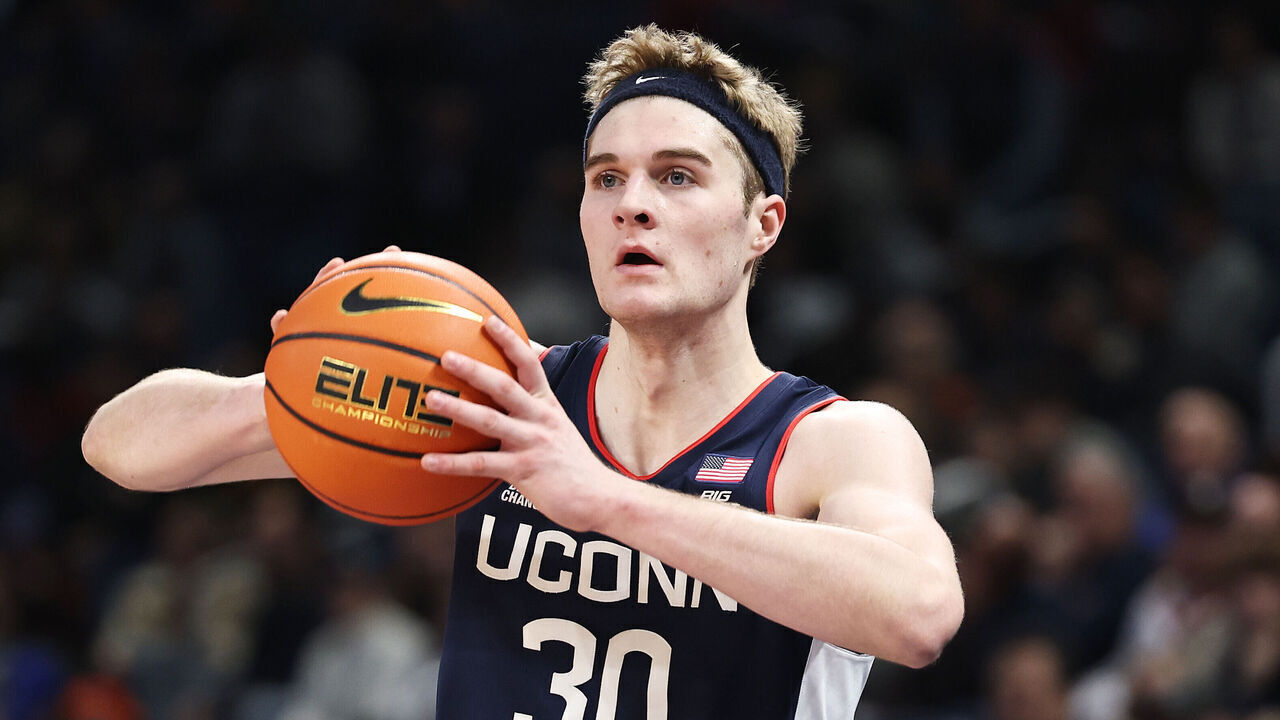 CHICAGO, ILLINOIS - JANUARY 1: Liam McNeeley #30 of the Connecticut Huskies looks for a pass during a game against the DePaul Blue Demons at Wintrust Arena on January 1, 2025 in Chicago, Illinois.