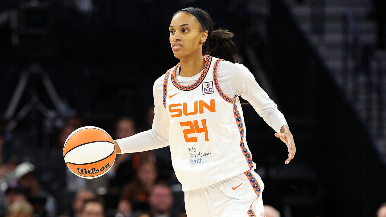 MINNEAPOLIS, MINNESOTA - OCTOBER 08: DeWanna Bonner #24 of the Connecticut Sun dribbles the ball against the Minnesota Lynx in the third quarter of Game Five of the Semi-Finals during the WNBA Playoffs at Target Center on October 08, 2024 in Minneapolis, Minnesota. The Lynx defeated the Sun 88-77.