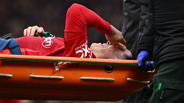 MANCHESTER, ENGLAND - FEBRUARY 2: Lisandro Martinez of Manchester United F.C. leaves the field in a stretcher injured during the Premier League match between Manchester United FC and Crystal Palace FC at Old Trafford on February 2, 2025 in Manchester, United Kingdom.