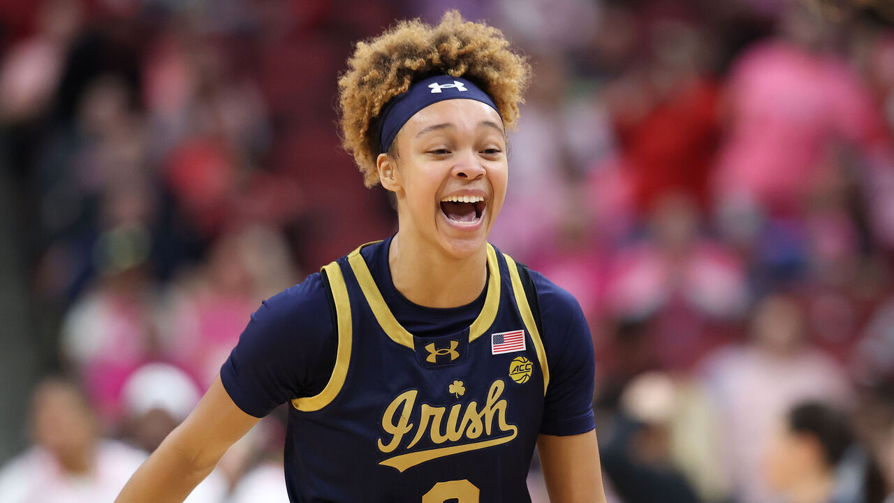 LOUISVILLE, KENTUCKY - FEBRUARY 02: Hannah Hidalgo #3 of the Notre Dame Fighting Irish celebrates in the first half against the Louisville Cardinals at KFC YUM! Center on February 02, 2025 in Louisville, Kentucky.
