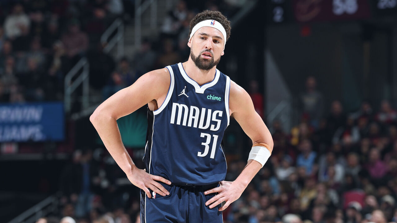 CLEVELAND, OH - FEBUARY 2: Klay Thompson #31 of the Dallas Mavericks during the game against the Cleveland Cavaliers on February 2, 2025 at Rocket Mortgage FieldHouse in Cleveland, Ohio. NOTE TO USER: User expressly acknowledges and agrees that, by downloading and/or using this Photograph, user is consenting to the terms and conditions of the Getty Images License Agreement. Mandatory Copyright Notice: Copyright 2025 NBAE