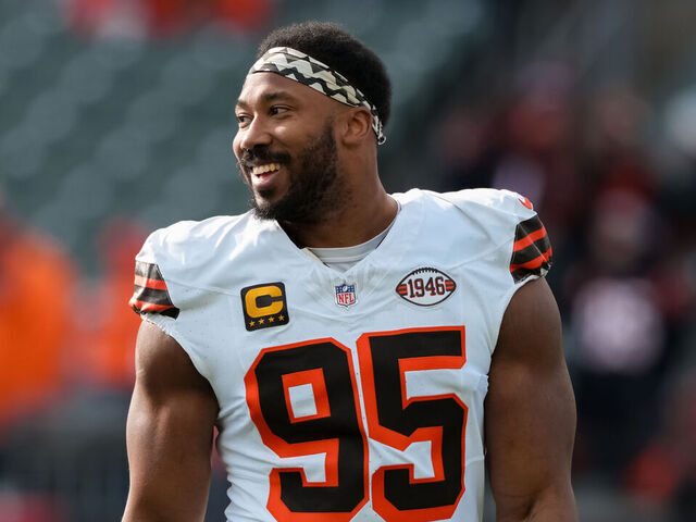 CINCINNATI, OHIO - DECEMBER 22: Myles Garrett #95 of the Cleveland Browns warms up before the game against the Cincinnati Bengals at Paycor Stadium on December 22, 2024 in Cincinnati, Ohio.