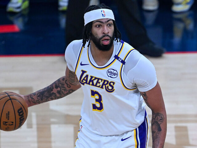 SAN FRANCISCO, CA - JANUARY 25: Anthony Davis (3) of Los Angeles Lakers in action against Kevon Looney (5) of Golden State Warriors during NBA game between Los Angeles Lakers and Golden State Warriors at Chase Center on January 25, 2025 in San Francisco, California, United States.