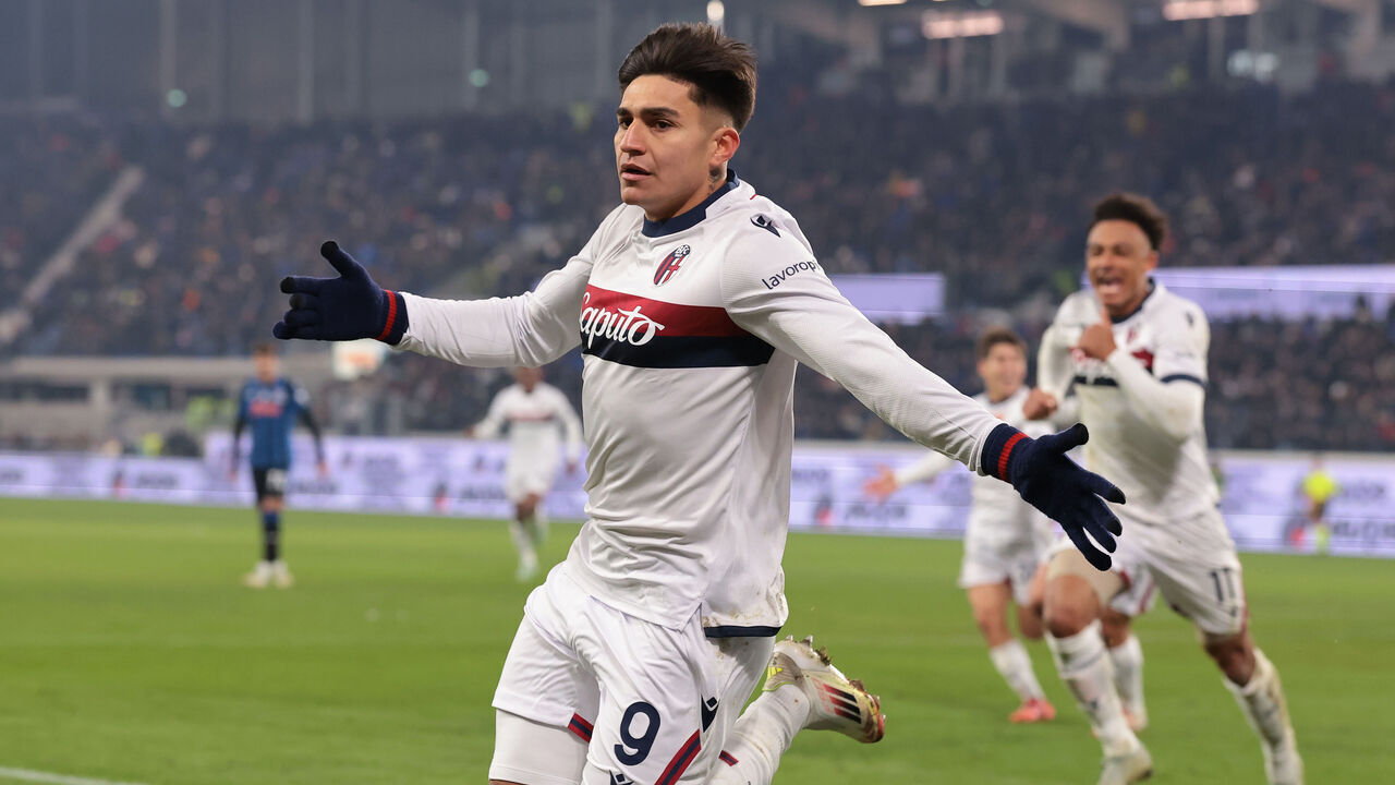 BERGAMO, ITALY - FEBRUARY 04: Santiago Castro of Bologna FC celebrates after scoring to give the side a 1-0 lead during the Coppa Italia Quarter Final match between Atalanta BC and Bologna FC at Gewiss Stadium on February 04, 2025 in Bergamo, Italy.