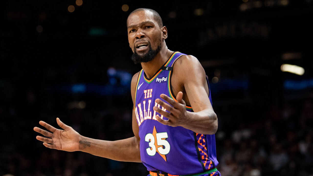 PHOENIX, ARIZONA - JANUARY 11: Kevin Durant #35 of the Phoenix Suns reacts during the first half of the NBA game against the Utah Jazz at Footprint Center on January 11, 2025 in Phoenix, Arizona. The Suns defeated the Jazz 114-106.
