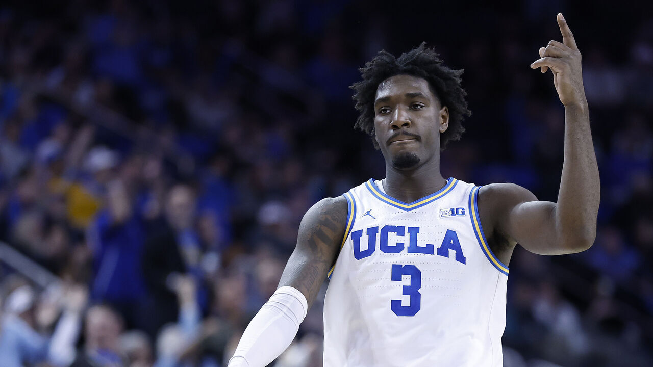 LOS ANGELES, CALIFORNIA - JANUARY 30: Eric Dailey Jr. #3 of the UCLA Bruins reacts after making a three-point shot against the Oregon Ducks in the second half at UCLA Pauley Pavilion on January 30, 2025 in Los Angeles, California.