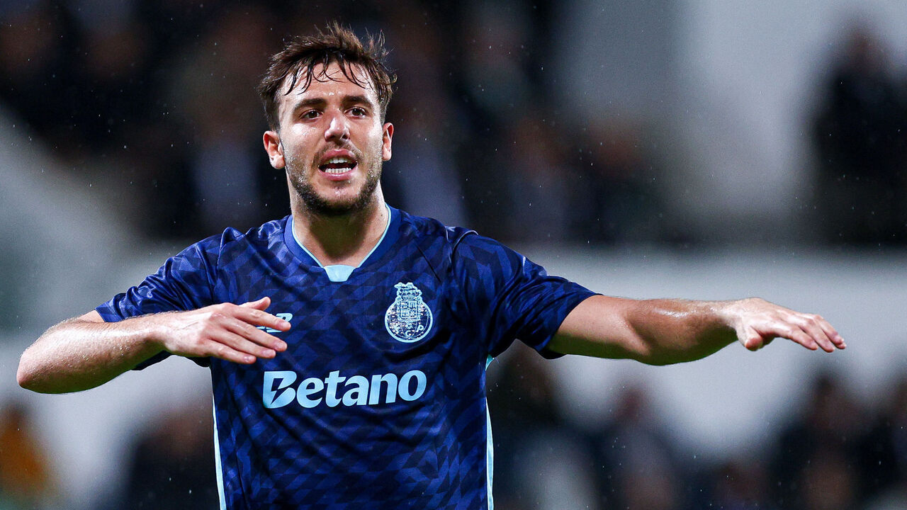 MOREIRA DE CONEGOS, PORTUGAL - NOVEMBER 24: Nico Gonzalez of FC Porto gestures during the Portuguese Cup match between Moreirense and FC Porto on November 24, 2024 in Moreira de Conegos, Portugal.
