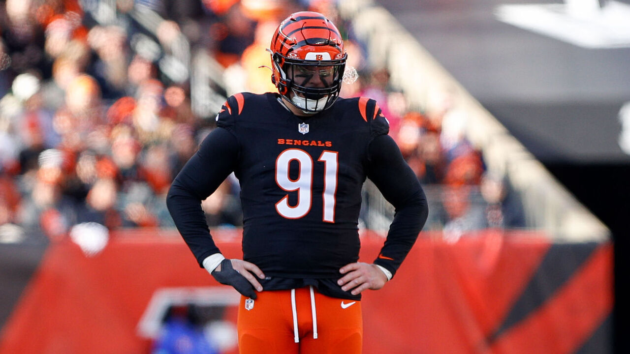 CINCINNATI, OH - DECEMBER 22: Cincinnati Bengals defensive end Trey Hendrickson (91) stands on the field during the game against the Cleveland Browns and the Cincinnati Bengals on December 22, 2024, at Paycor Stadium in Cincinnati, OH.