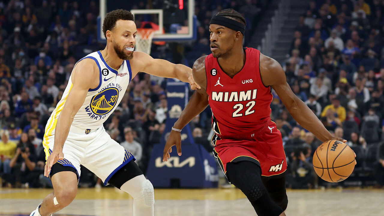 SAN FRANCISCO, CALIFORNIA - OCTOBER 27: Jimmy Butler #22 of the Miami Heat is guarded by Stephen Curry #30 of the Golden State Warriors at Chase Center on October 27, 2022 in San Francisco, California.