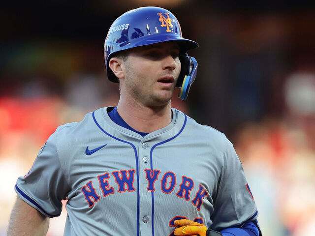 PHILADELPHIA, PENNSYLVANIA - OCTOBER 06: Pete Alonso #20 of the New York Mets runs the bases after hitting a solo home run during the sixth inning against the Philadelphia Phillies in Game Two of the Division Series at Citizens Bank Park on October 06, 2024 in Philadelphia, Pennsylvania.