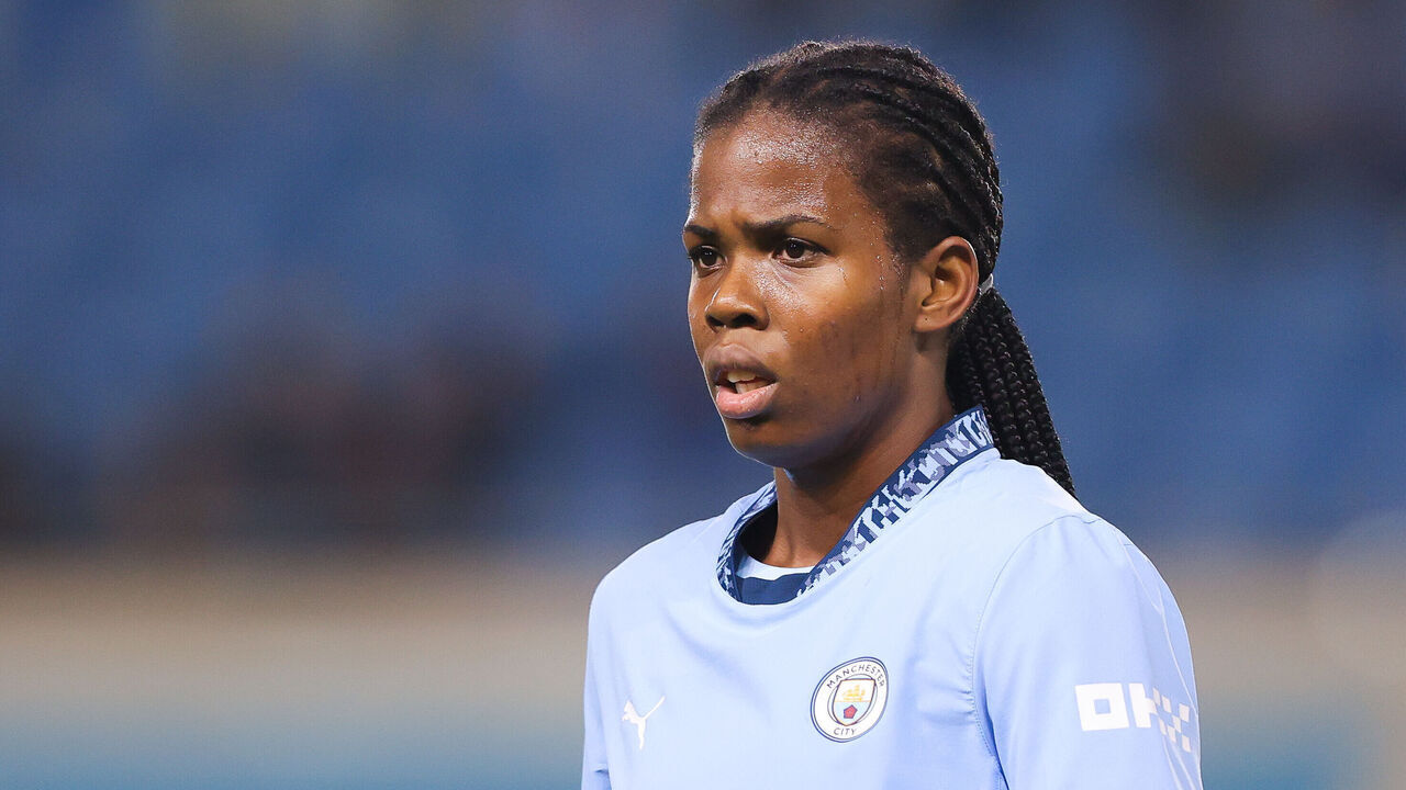 MANCHESTER, ENGLAND - NOVEMBER 12: Khadija 'Bunny' Shaw of Manchester City during the UEFA Women's Champions League match between Manchester City and Hammarby IF at Manchester City Academy Stadium on November 12, 2024 in Manchester, England.