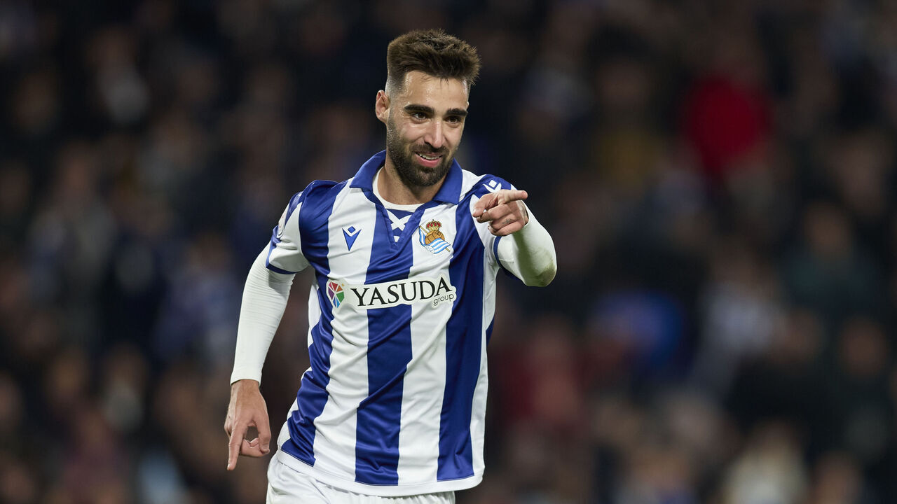 SAN SEBASTIAN, SPAIN - FEBRUARY 06: Brais Mendez of Real Sociedad celebrates after scoring his team's second goal during the Copa del Rey Quarter Final match between Real Sociedad and CA Osasuna at Reale Arena on February 06, 2025 in San Sebastian, Spain.