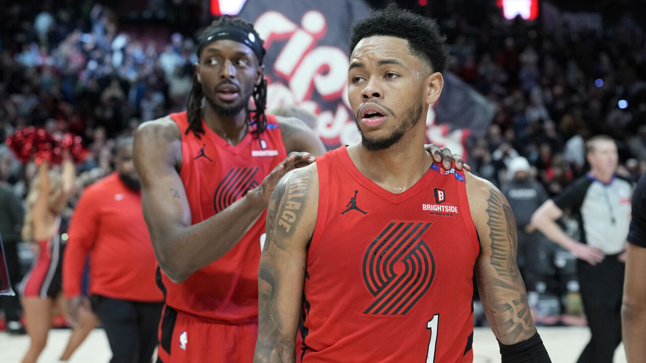 PORTLAND, OREGON - FEBRUARY 06: Anfernee Simons #1 of the Portland Trail Blazers celebrates a 108-102 win against the Sacramento Kings at Moda Center on February 06, 2025 in Portland, Oregon.