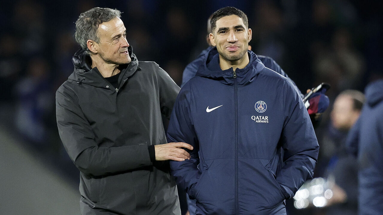 SAN SEBASTIAN, SPAIN - MARCH 5: (L-R) Coach Luis Enrique of Paris Saint Germain, Achraf Hakimi of Paris Saint Germain during the UEFA Champions League match between Real Sociedad v Paris Saint Germain at the Estadio Reale Arena on March 5, 2024 in San Sebastian Spain